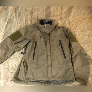 Arc'teryx LEAF Alpha Jacket Gen 1 Large Crocodile Green Goretex All Weather